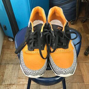 Men's Nike Air Safari  Sneakers - size mens 9